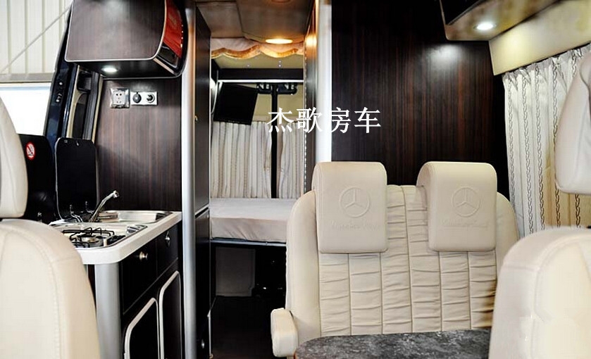 奔馳尊逸房車