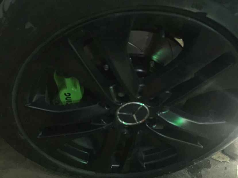 奔馳C200改裝AP剎車套裝專業(yè)汽車改裝店