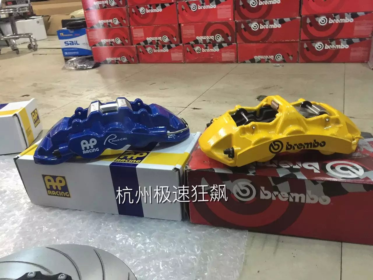 奔馳C200改裝AP剎車套裝專業(yè)汽車改裝店