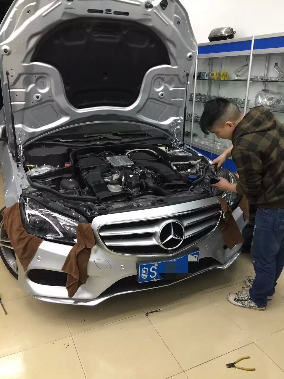 奔馳e300大燈低配升高配led大燈總成    深圳光速車改改燈