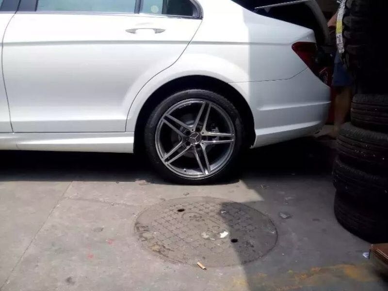 奔馳E260 升級18寸AMG 原車18寸的出售