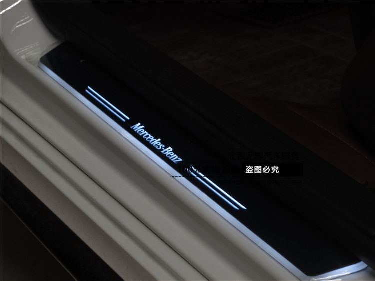 奔馳E320改LED流光迎賓踏板
