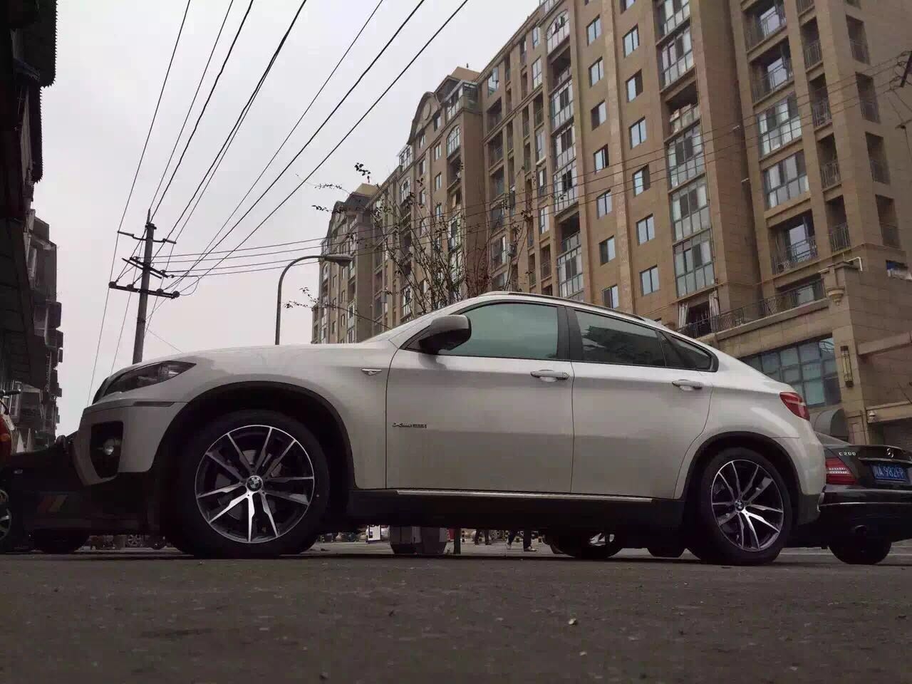 寶馬X6 升級20寸鍛造輪轂 在也擔(dān)心開裂的問題了