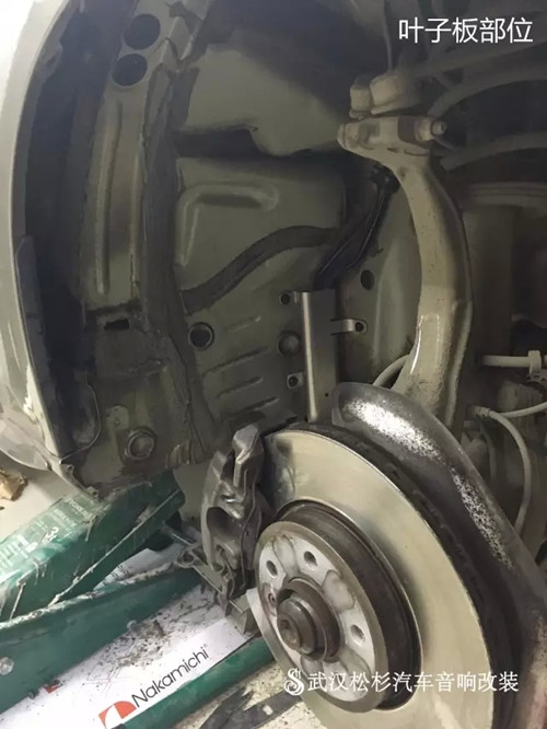 【武漢松杉汽車音響改裝店】奧迪A4L 頂級(jí)汽車隔音俄羅斯STP航空炸彈的土豪