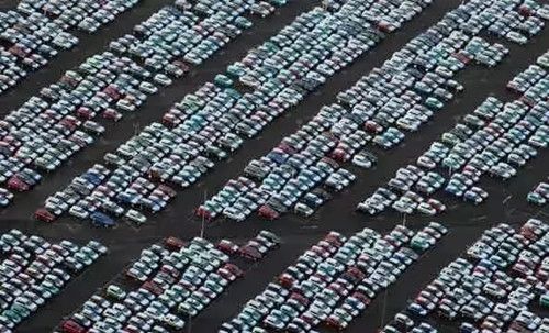 賣不掉的汽車都去哪了？看完你會(huì)心疼