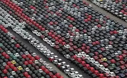 賣不掉的汽車都去哪了？看完你會(huì)心疼