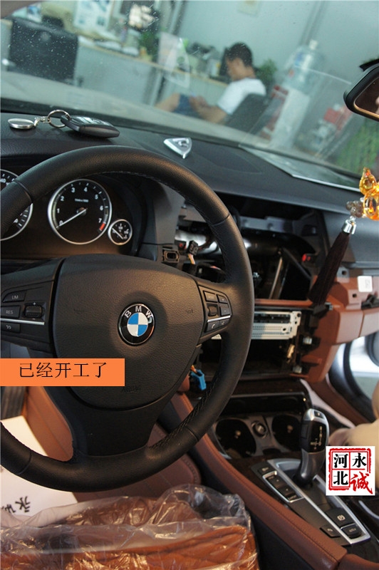 【永誠(chéng)汽車】石家莊寶馬五系525改裝NBT主機(jī)，大屏，手寫，副廠倒車影像