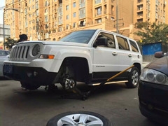 jeep自由客裝美國(guó)procomp16寸輪轂上車效果圖