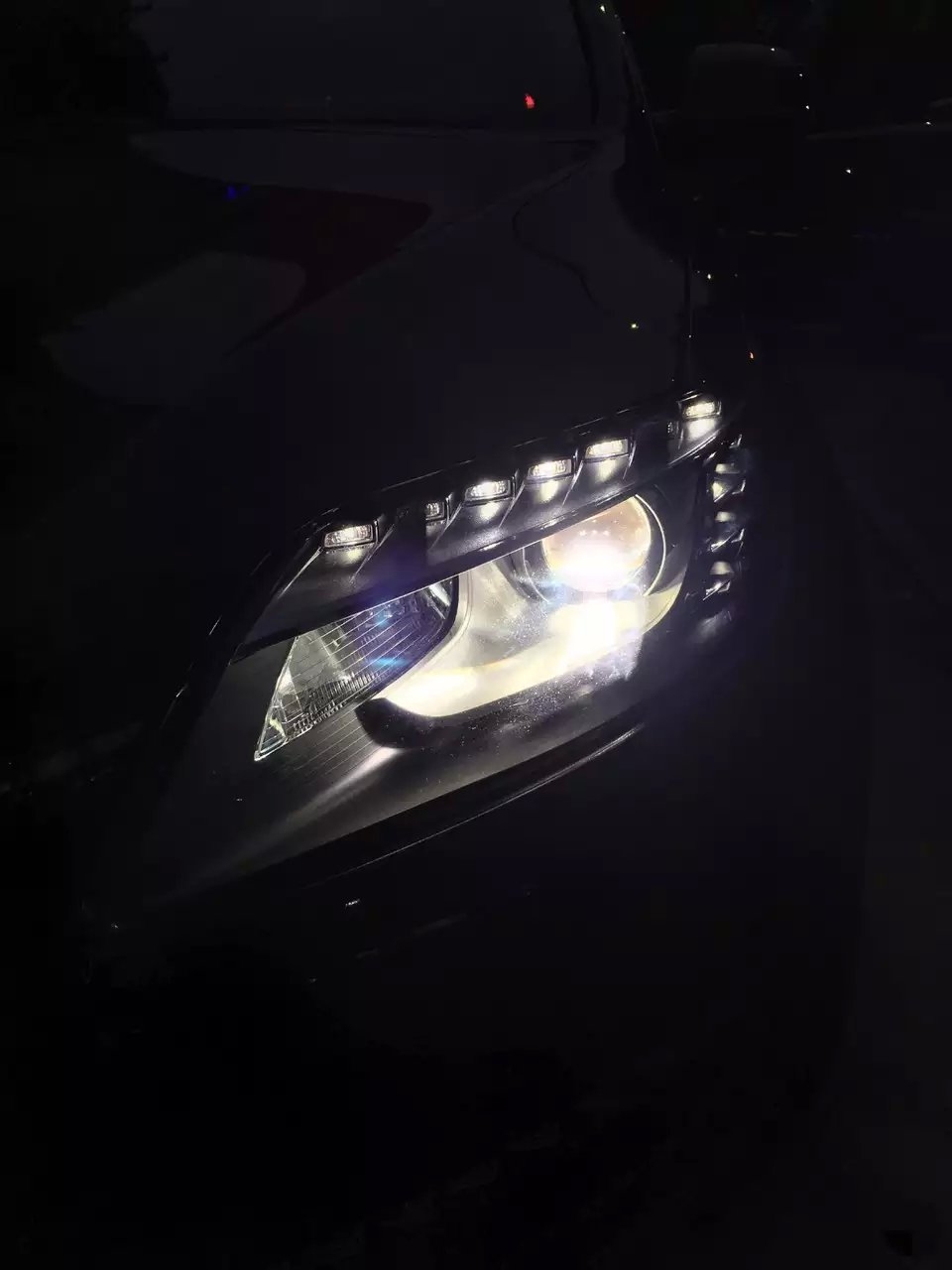 奧迪q7燈光升級(jí)q5透鏡