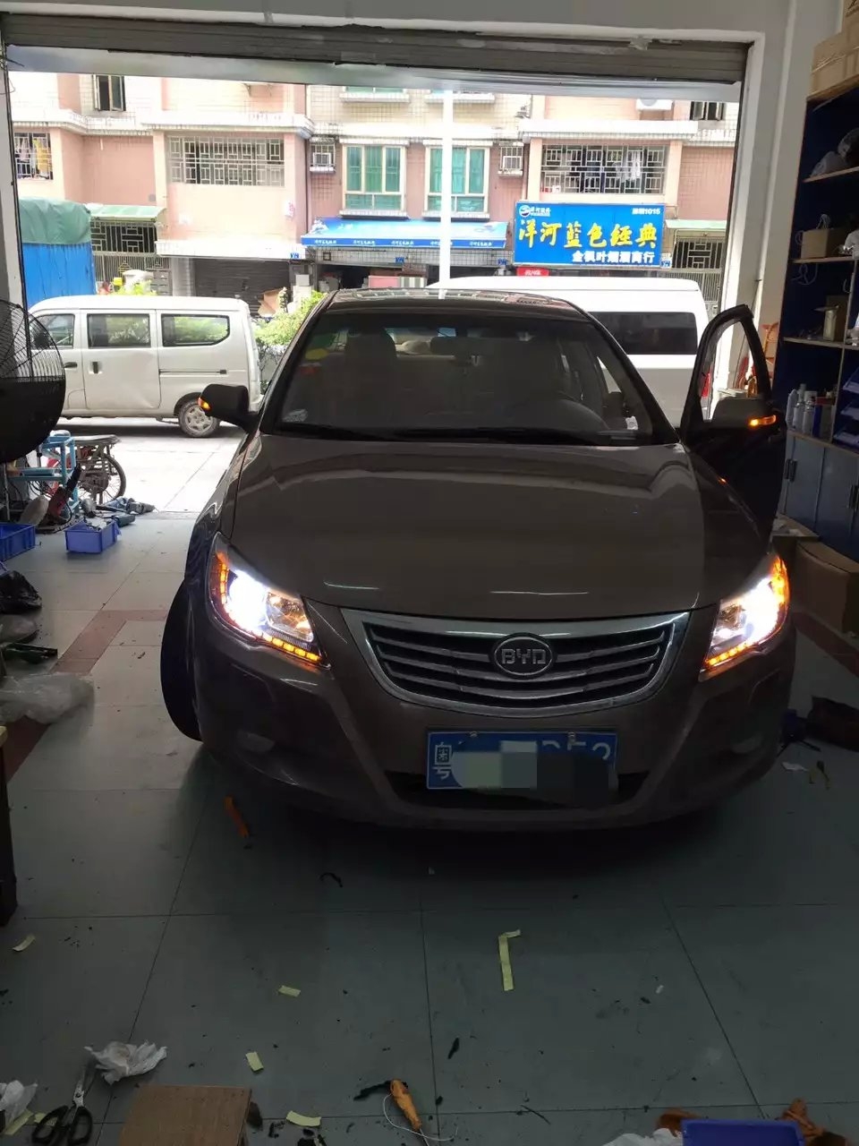 比亞迪g6車燈改裝天使眼+雙色淚眼