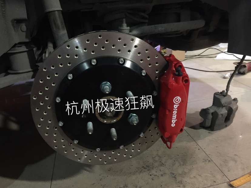 凱迪拉克SRX改裝BREMB0前六后四剎車套裝改裝進(jìn)口海拉5雙光透鏡