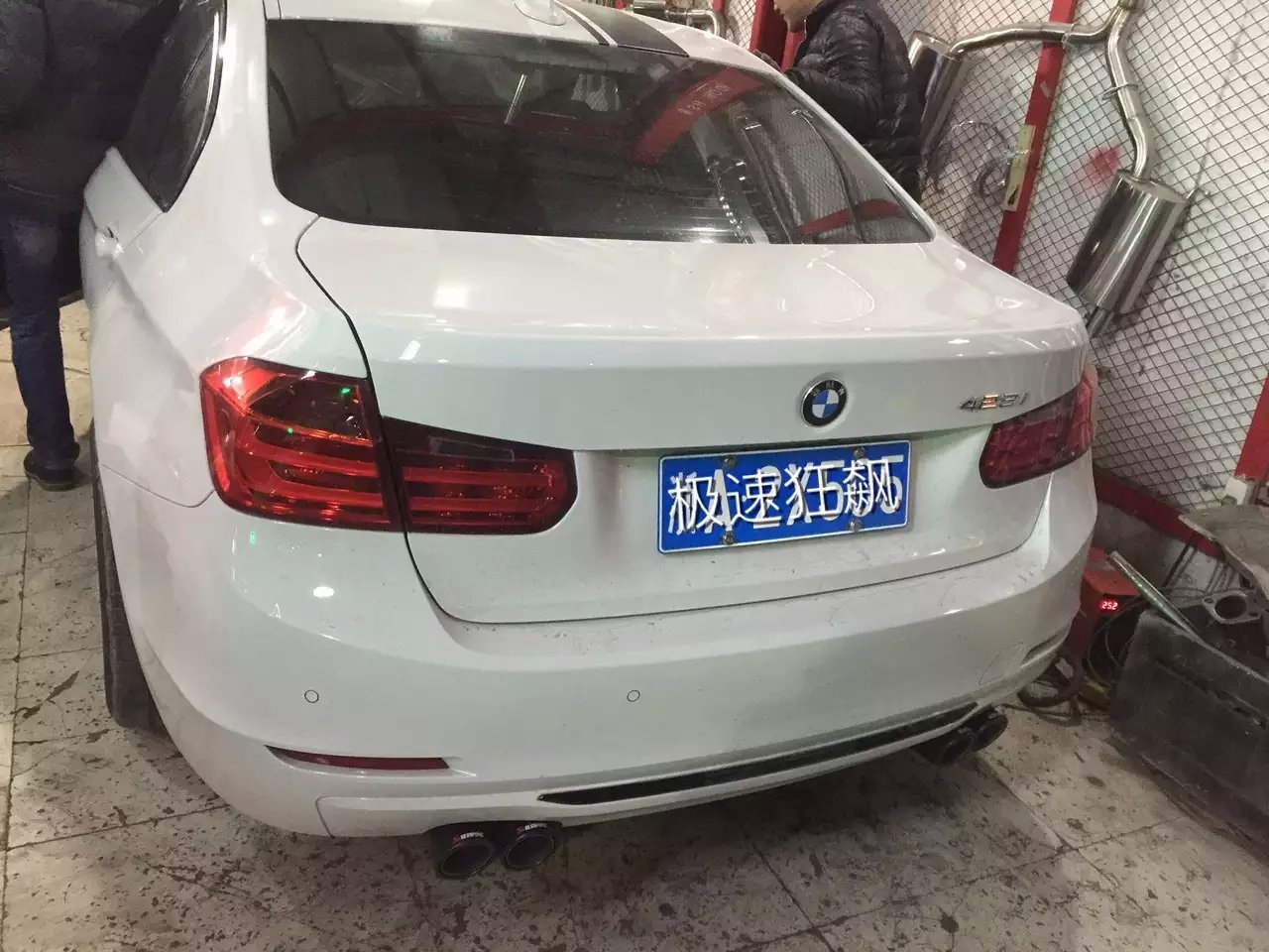 新款3系改裝雙出排氣管18寸輪轂輪胎