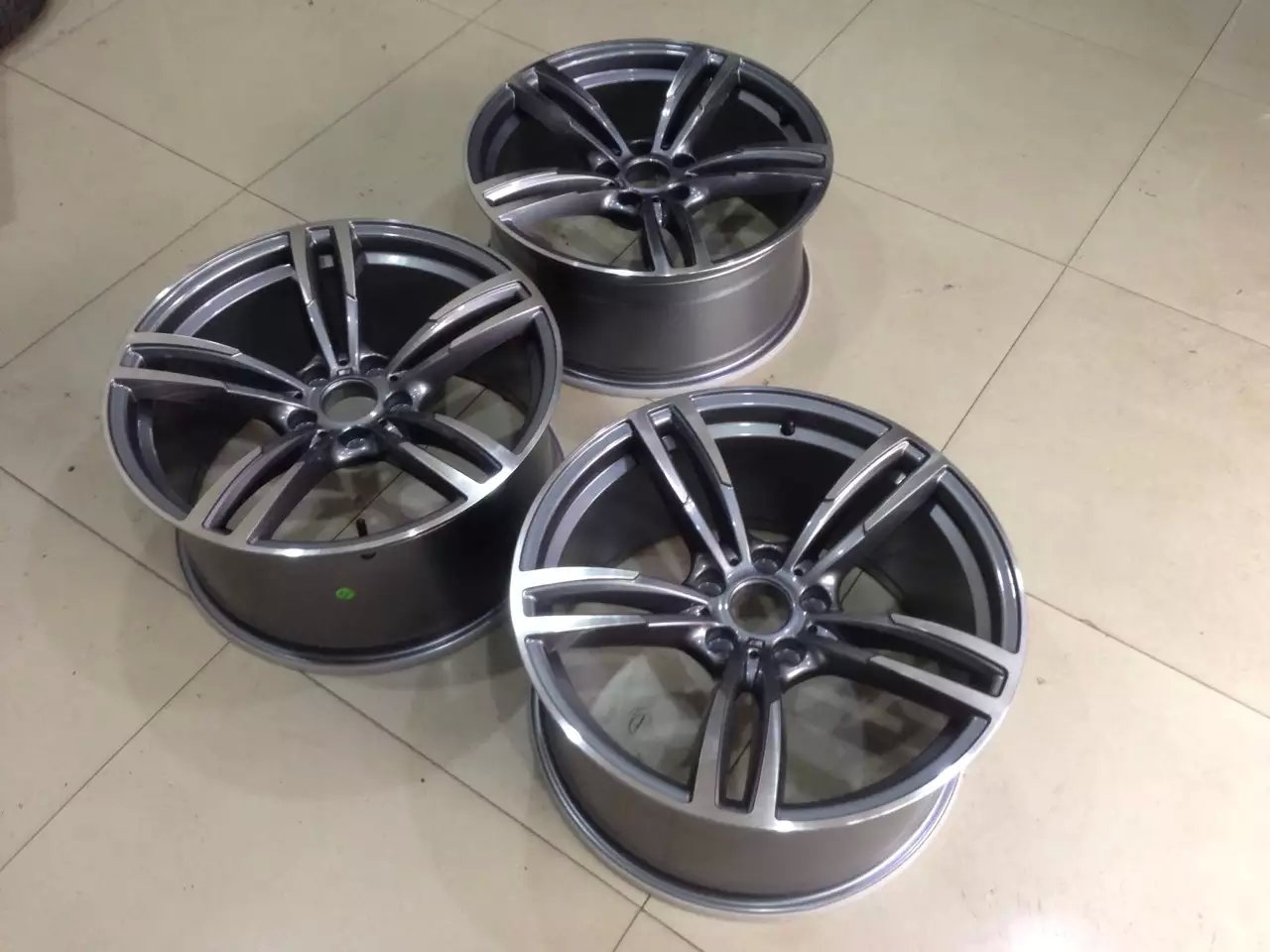 寶馬428 升級(jí)19寸M4輪轂 低壓鑄造質(zhì)量也杠杠的