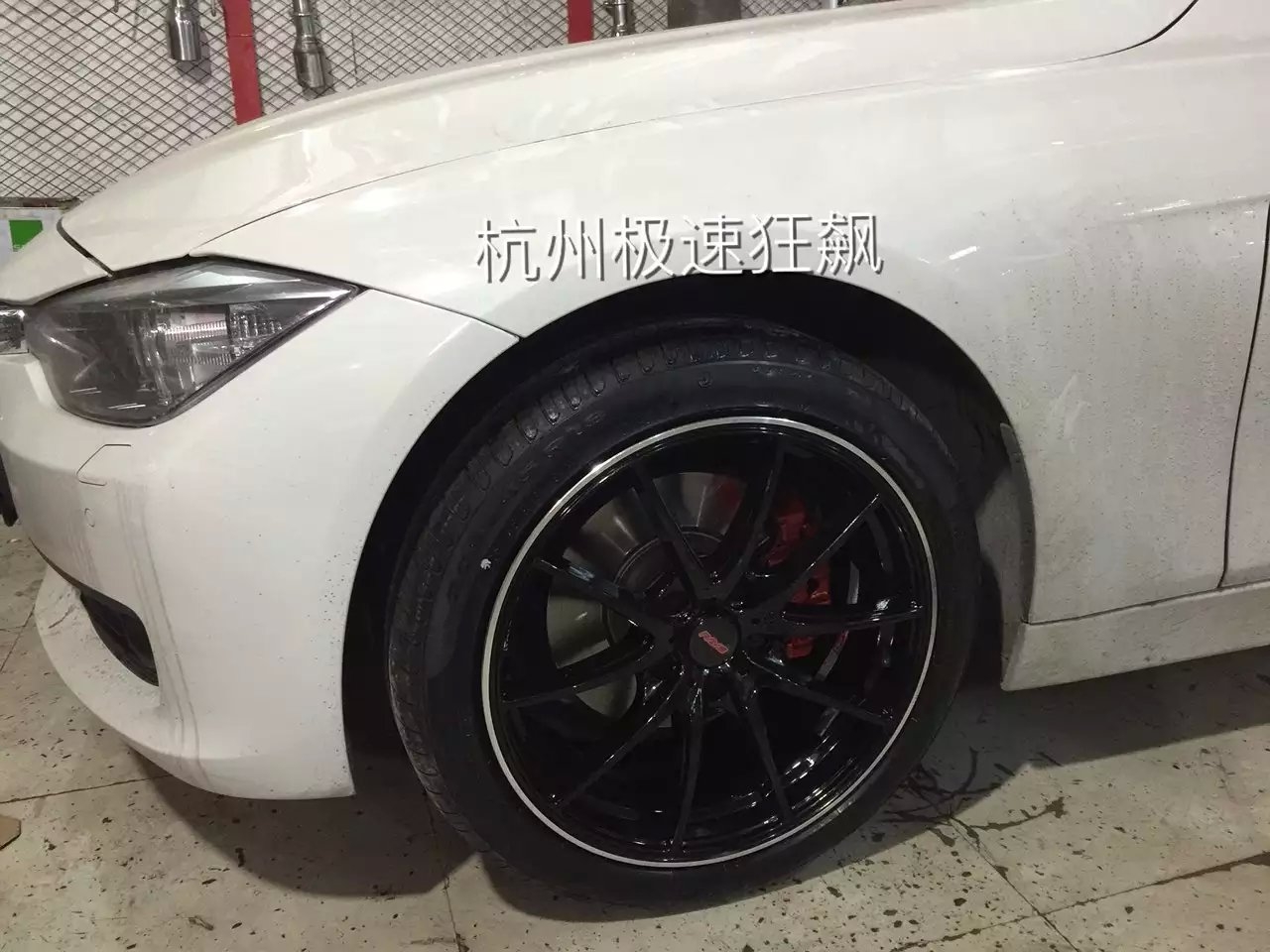 新款3系改裝雙出排氣管18寸輪轂輪胎