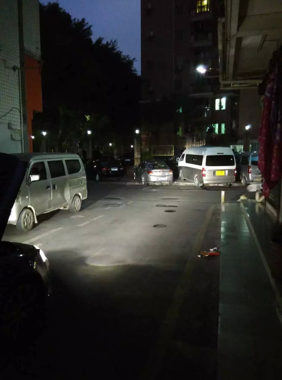 大眾r36燈光升級(jí)德國(guó)海拉5透鏡 深圳光速車(chē)改改燈