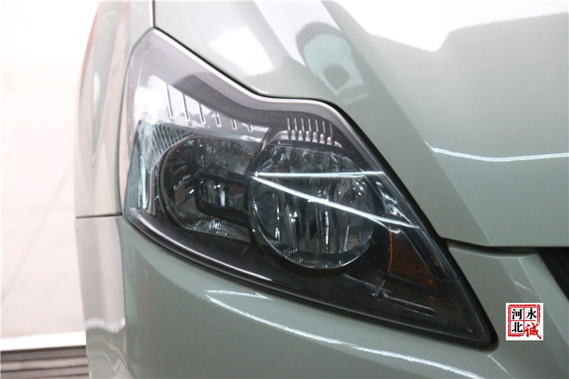 【永誠汽車】石家莊改燈，經(jīng)典福克斯改貝雷帽透鏡+巖崎5500K氙氣燈