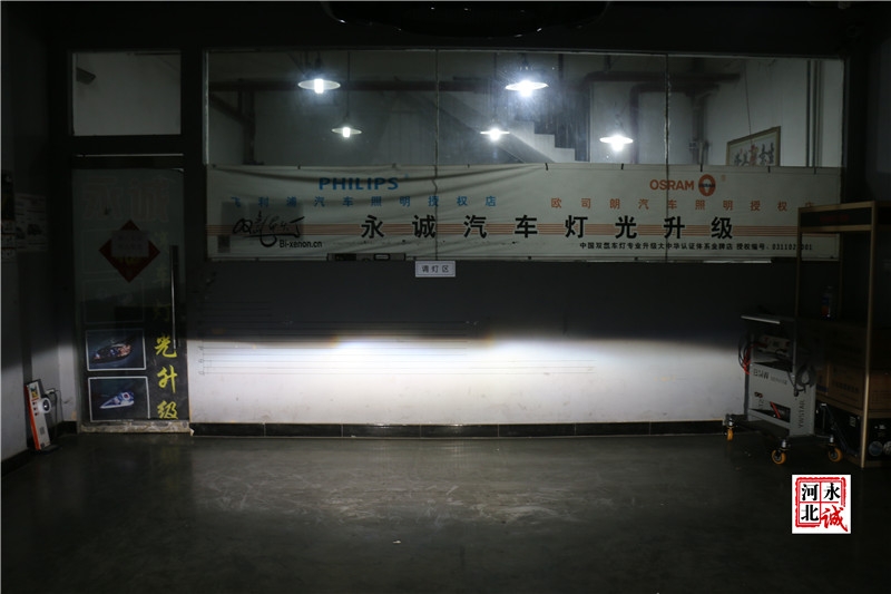 【永誠汽車】石家莊改燈，經(jīng)典福克斯改貝雷帽透鏡+巖崎5500K氙氣燈