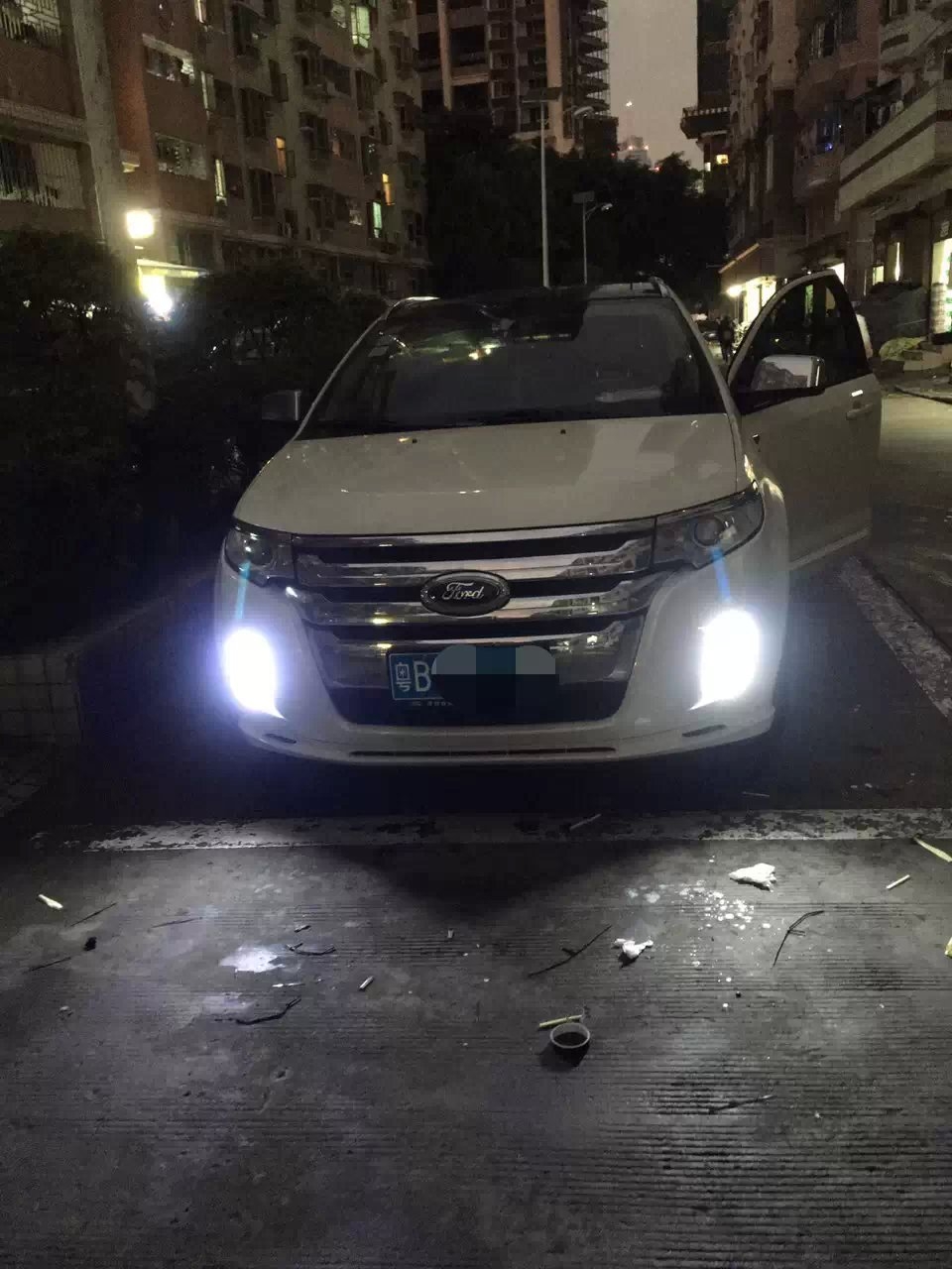 白色銳界燈光升級(jí)德國(guó)海拉5透鏡    深圳光速車(chē)改改燈