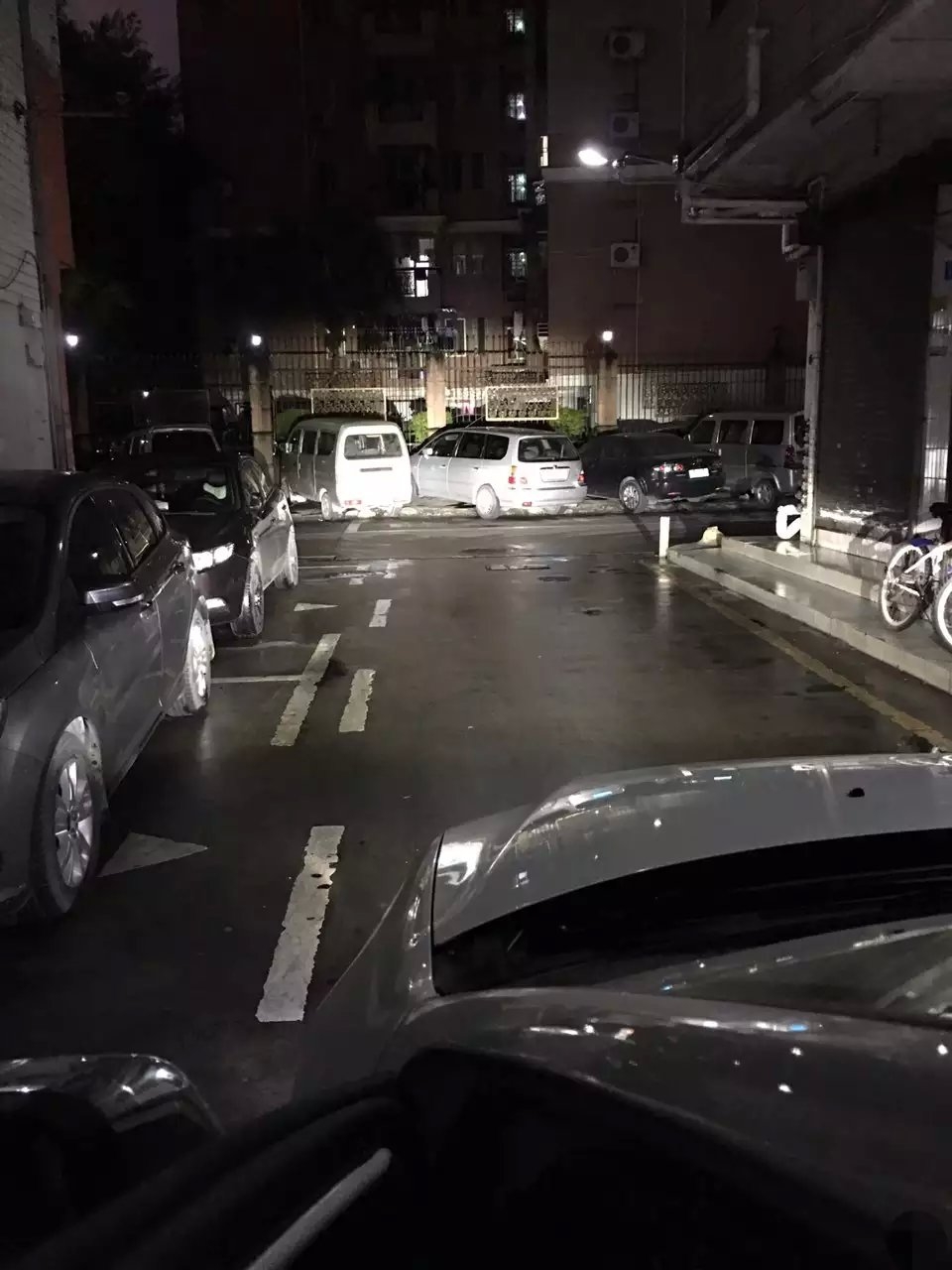 白色銳界燈光升級(jí)德國(guó)海拉5透鏡    深圳光速車(chē)改改燈