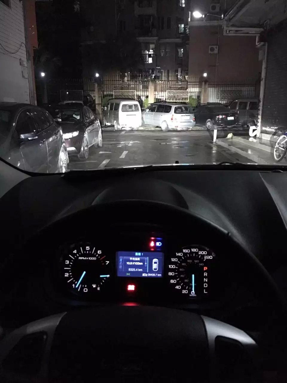 白色銳界燈光升級(jí)德國(guó)海拉5透鏡    深圳光速車(chē)改改燈