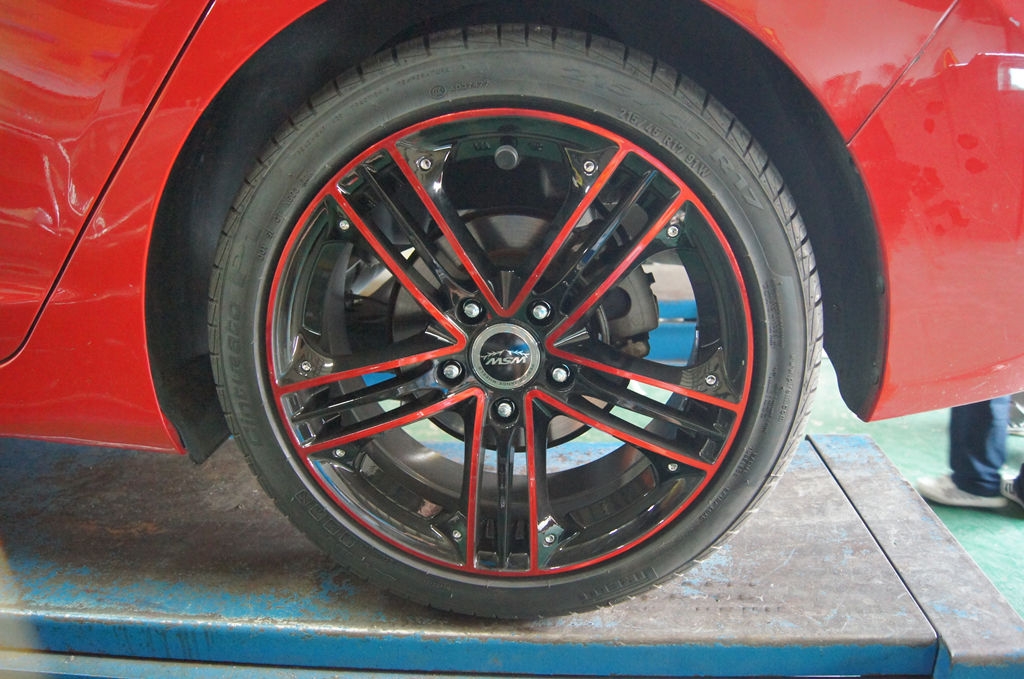 現(xiàn)代朗動(dòng)來廠安裝DGR道路版避震器