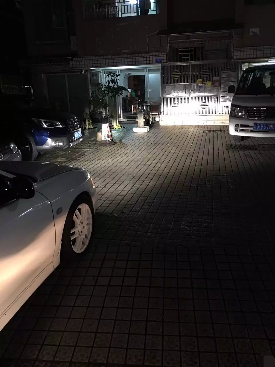 三菱菱帥大燈改裝4個(gè)海拉5透鏡