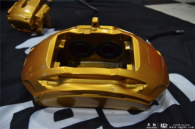 奔馳S320L改裝S65包圍，卡鉗噴漆 --湖南長(zhǎng)沙專業(yè)奔馳改裝