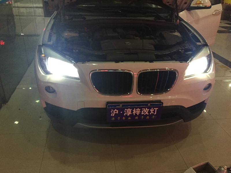 上海嘉定寶馬X1升級車燈 改裝海拉5雙光透鏡 歐司朗CBI5500燈泡 安定器 天使眼