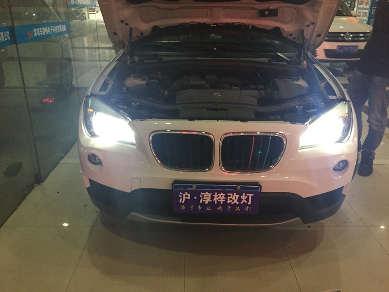 上海嘉定寶馬X1升級車燈 改裝海拉5雙光透鏡 歐司朗CBI5500燈泡 安定器 天使眼