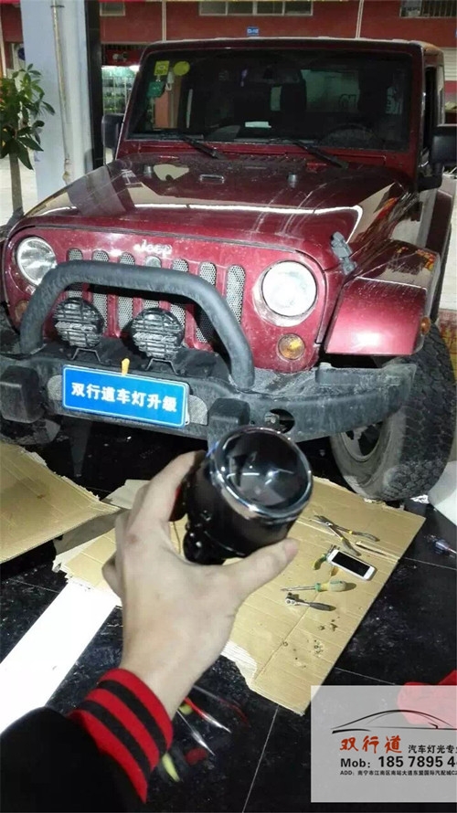 南寧雙行道車燈改裝-JEEP牧馬人改裝霧燈雙光透鏡