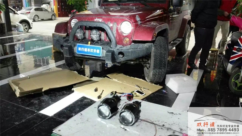 南寧雙行道車燈改裝-JEEP牧馬人改裝霧燈雙光透鏡