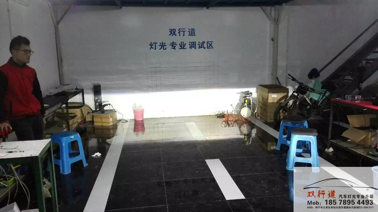 南寧雙行道車燈改裝-JEEP牧馬人改裝霧燈雙光透鏡