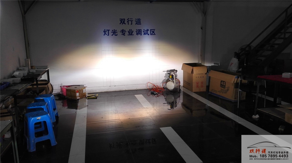 南寧雙行道車燈改裝-寶馬1系升級巖崎海拉5套裝