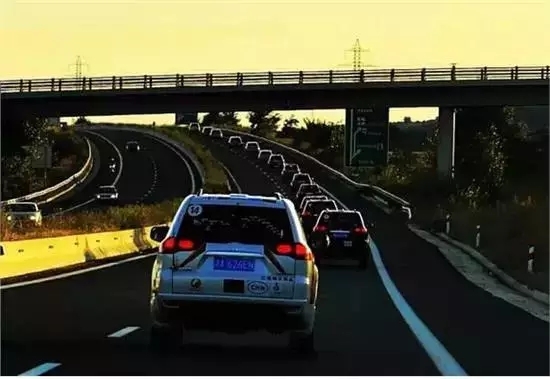 【武漢松杉汽車音響改裝店知識(shí)講堂】開車時(shí)，一定要注意這幾個(gè)錯(cuò)覺