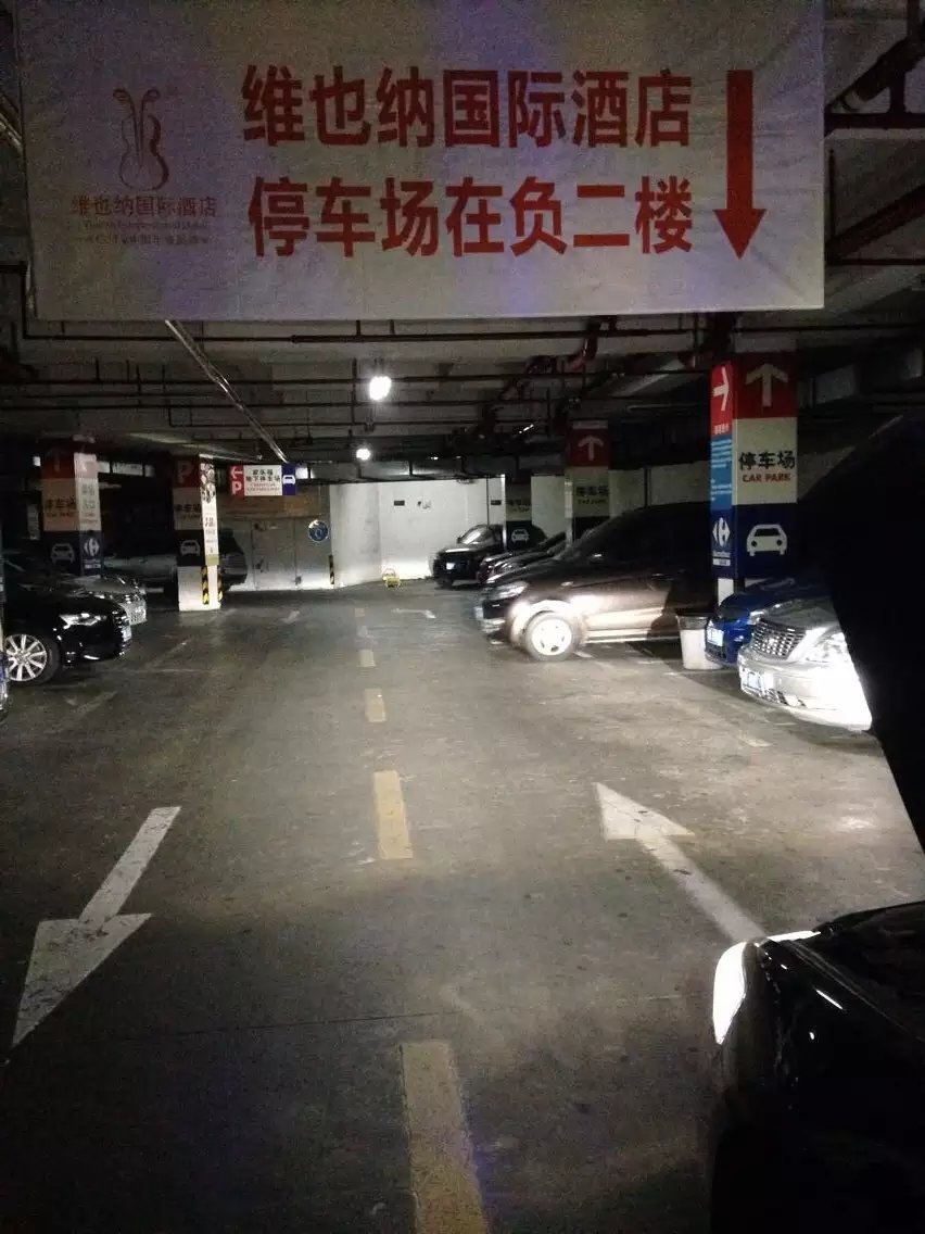凱美瑞燈光升級德國海拉5雙光透鏡