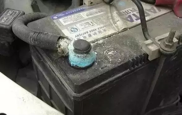 【武漢松杉汽車音響改裝店】停車后這5個動作分分鐘毀電池！