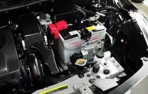 【武漢松杉汽車音響改裝店】停車后這5個動作分分鐘毀電池！