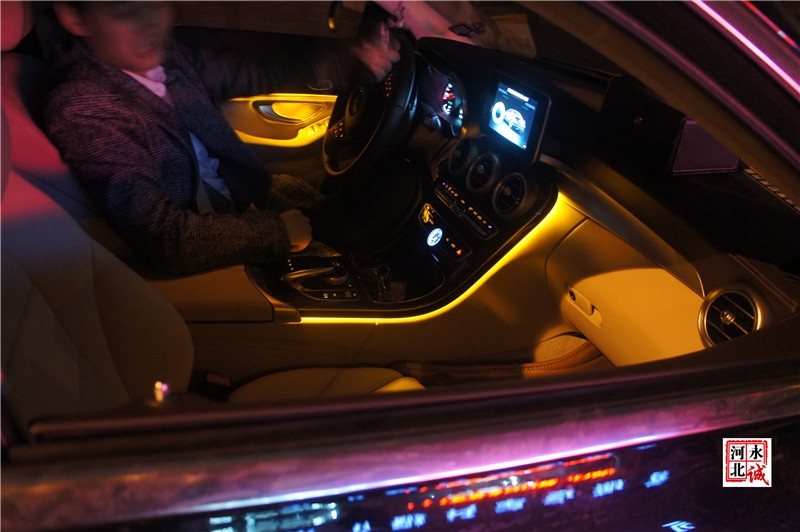 【永誠汽車】石家莊改裝奔馳，奔馳C升級中控，四門氛圍燈