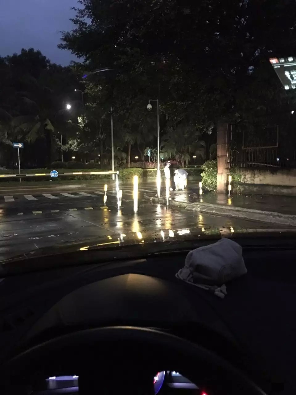 新馬自達(dá)3燈光升級(jí)q5雙光透鏡    深圳光速車(chē)改改燈