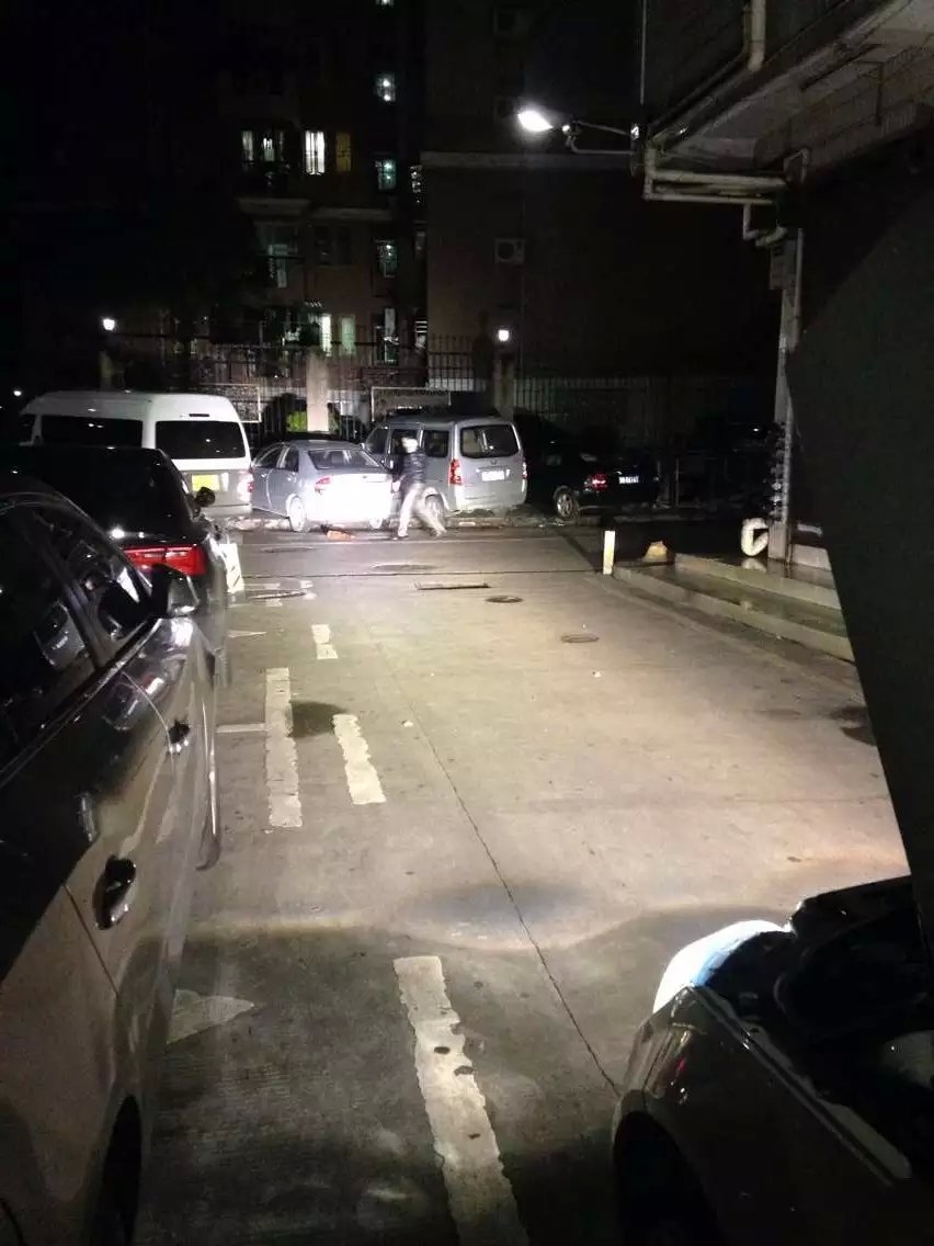 奔馳c大燈改裝q5透鏡     深圳光速車改改燈