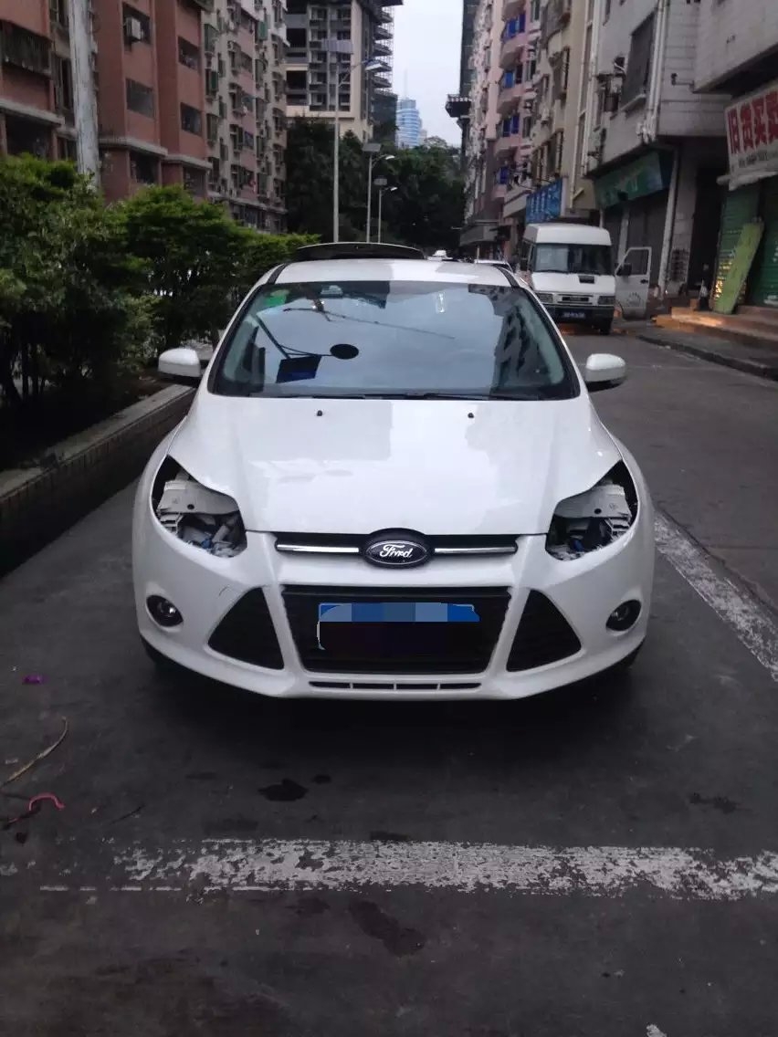 新福克斯車燈改裝德國海拉5透鏡    深圳光速車改改燈
