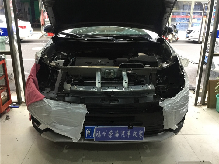 福州三菱歐藍德車燈改裝氙氣燈海拉雙光透鏡
