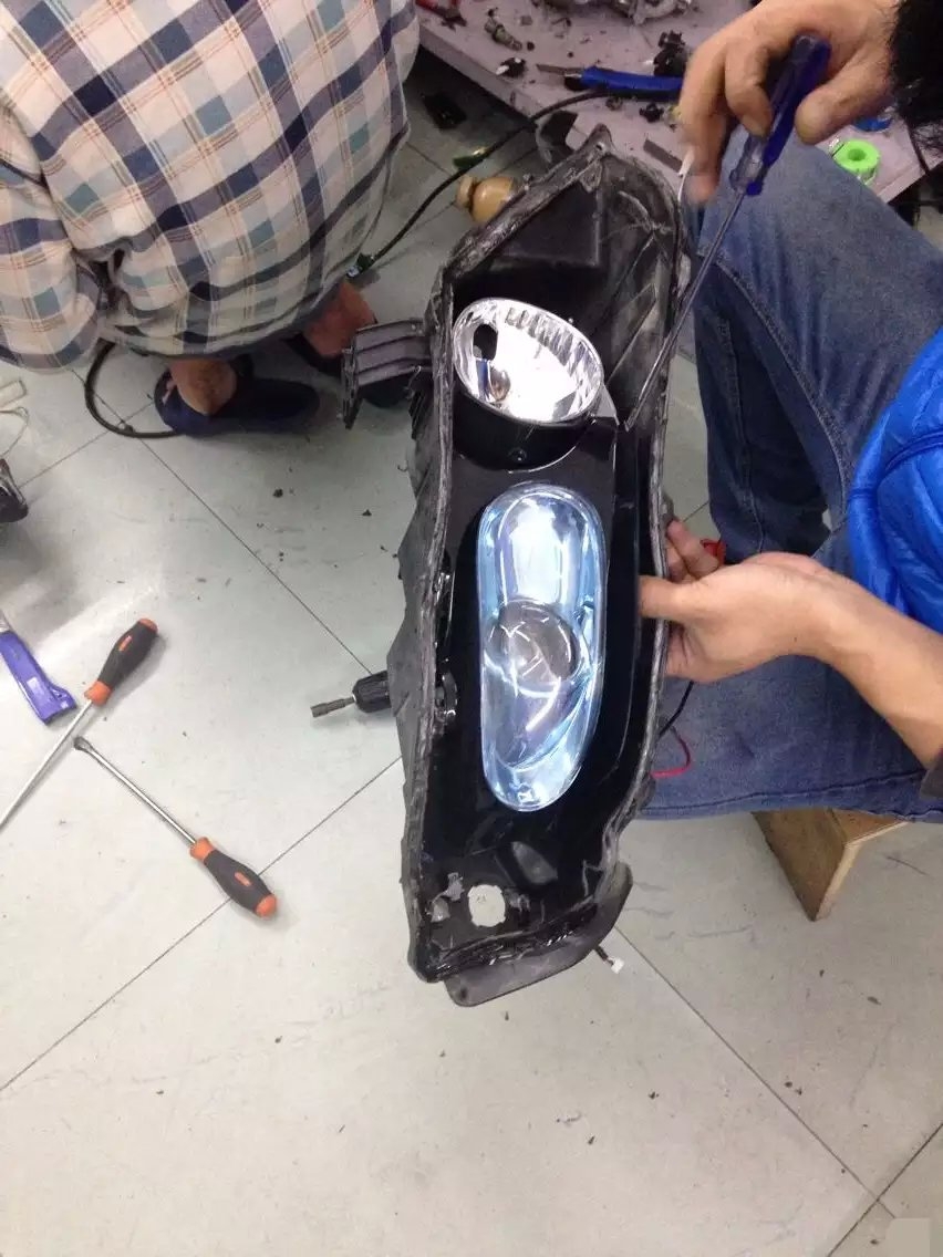 奧德賽燈光2小時(shí)速度完工改裝q5透鏡    深圳光速車改改燈