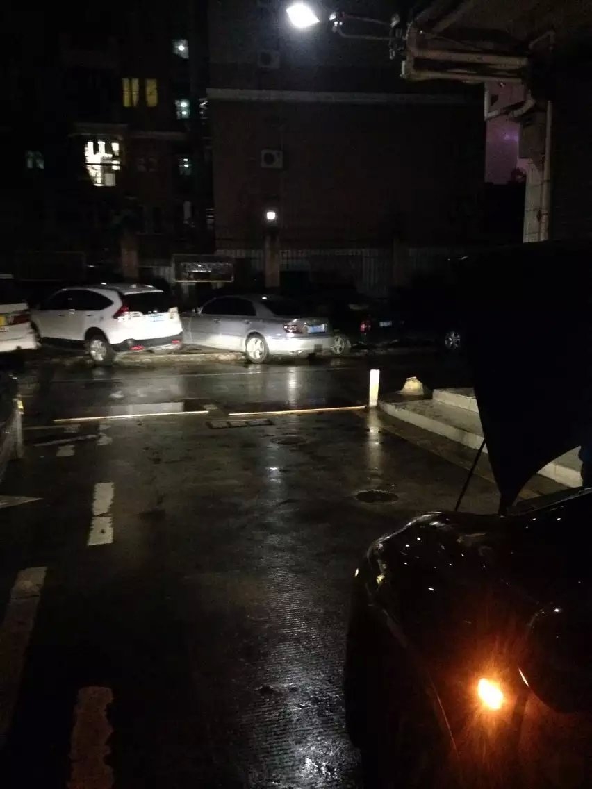 奧德賽燈光2小時(shí)速度完工改裝q5透鏡    深圳光速車改改燈