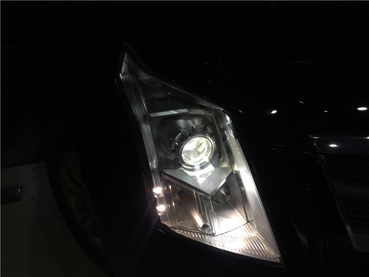 凱迪拉克SRX車燈改裝氙氣燈海拉雙光透鏡與眾不同
