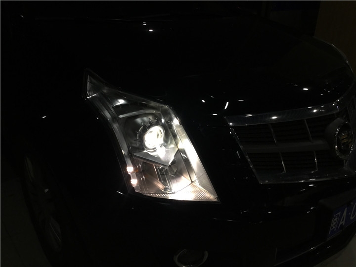 凱迪拉克SRX車燈改裝氙氣燈海拉雙光透鏡與眾不同