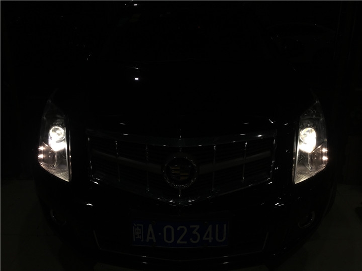 凱迪拉克SRX車燈改裝氙氣燈海拉雙光透鏡與眾不同