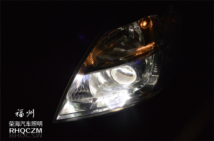 福州日產(chǎn)天籟車燈改裝氙氣燈Q5雙光透鏡