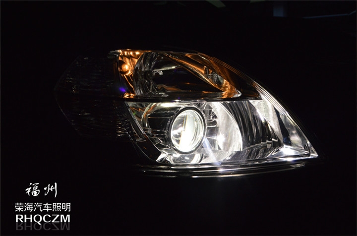 福州日產(chǎn)天籟車燈改裝氙氣燈Q5雙光透鏡
