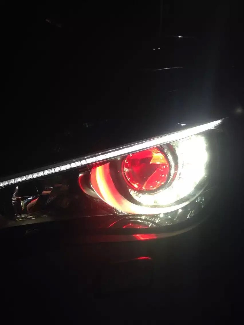 英菲尼迪大燈改裝紅色惡魔眼     深圳光速車改改燈